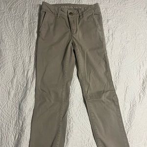 American Eagle skinny straight kakis size 2 super stretch